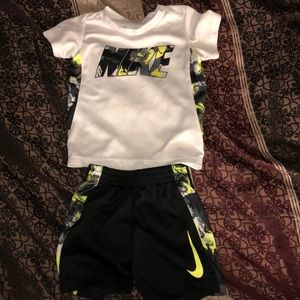 Nike boys 2piece shirt set